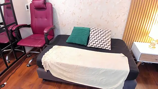 sophiahart online show from April 14, 12:05 pm