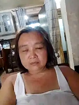 jeanyummytits online show from June 4, 11:31 pm