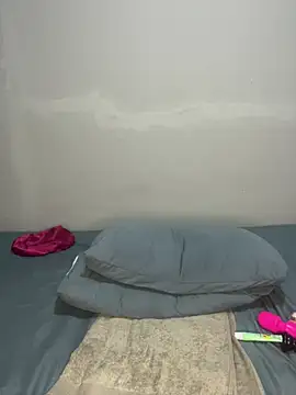 petite bee online show from May 15, 8:44 pm