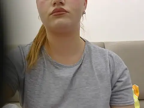 aprilswrld online show from April 14, 10:10 pm