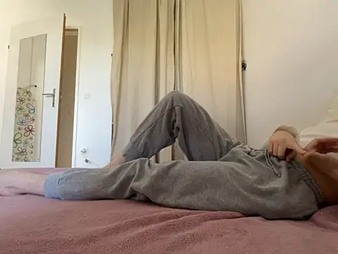MeowXoXoX online show from April 22, 2:58 pm