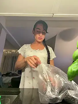 CurlyRouge online show from April 28, 8:46 pm