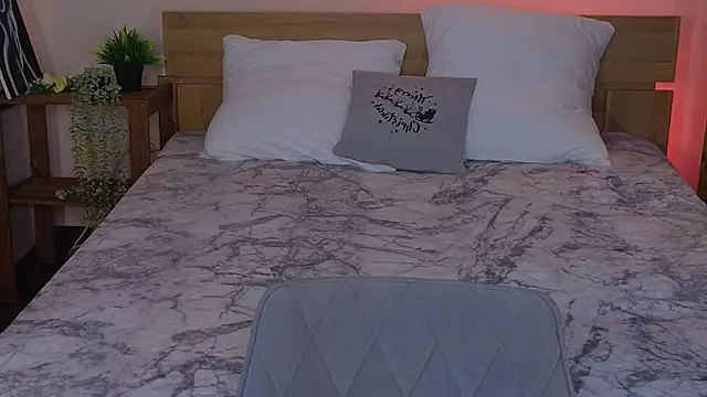 EricaMoonn online show from May 1, 10:18 am
