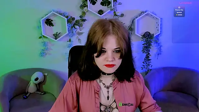 nikki kiss  online show from July 21, 8:59 am