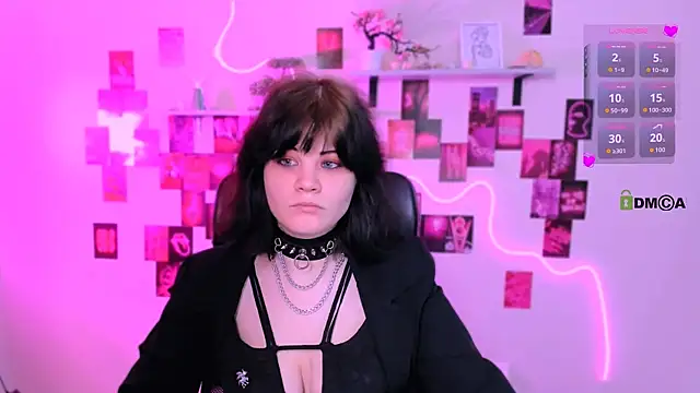 nikki kiss  online show from April 23, 8:44 am