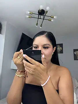Elara Luxe online show from June 25, 10:00 pm