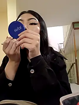 Emiily  Evans online show from April 20, 2:09 pm