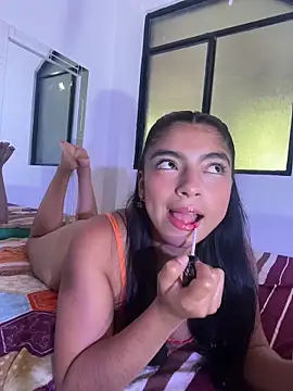 LeiaMara online show from April 24, 1:47 pm