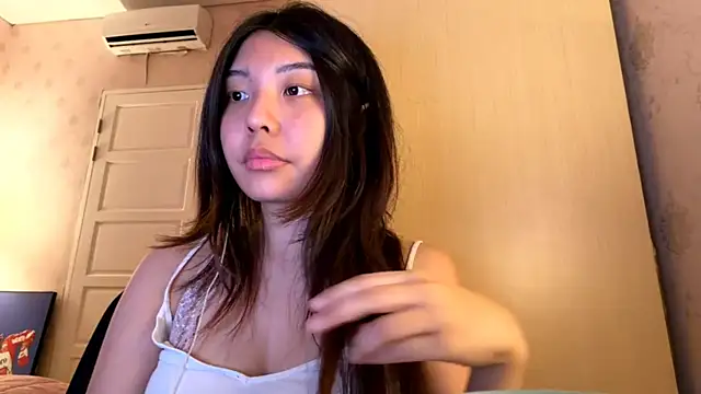 MinnaHannaman online show from April 17, 4:47 am