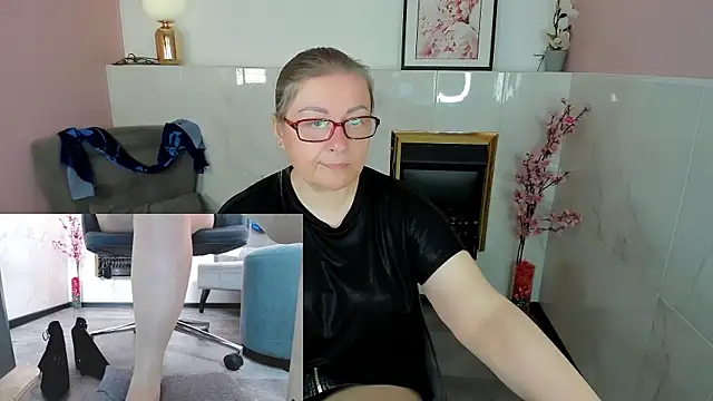 Alexandra Kind online show from June 9, 1:43 pm