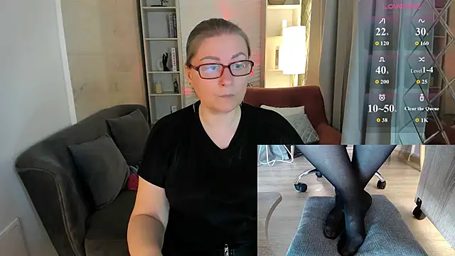 Alexandra Kind online show from May 12, 1:40 pm