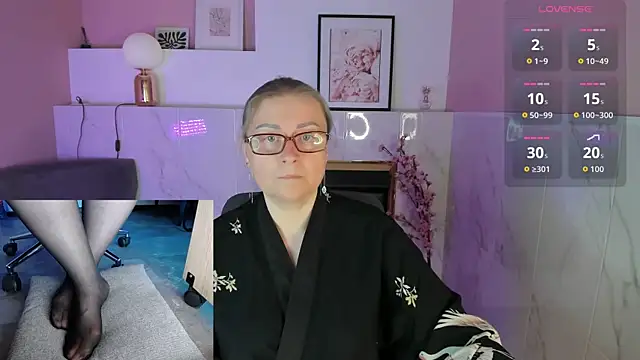 Alexandra Kind online show from May 8, 1:47 pm