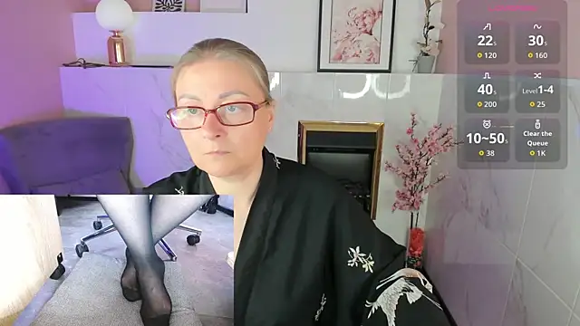 Alexandra Kind online show from July 3, 8:59 pm