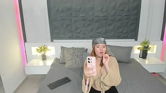 sophia blade  online show from May 24, 3:05 am