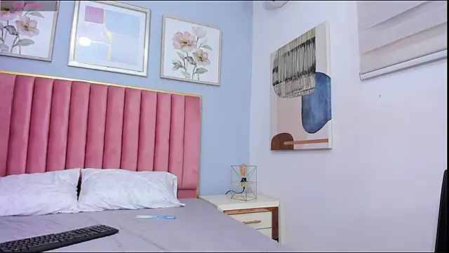 SophieBuitrago online show from May 5, 1:25 pm