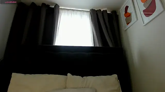 hanna-baker01 online show from April 22, 2:47 pm