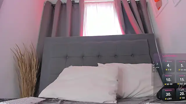 hanna-baker01 online show from May 4, 2:54 pm