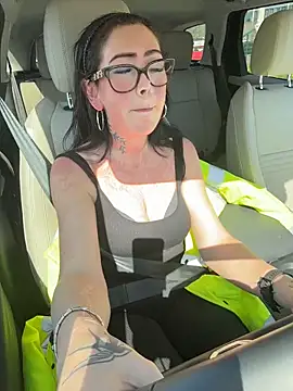 Its Lush Lily online show from April 22, 2:36 pm