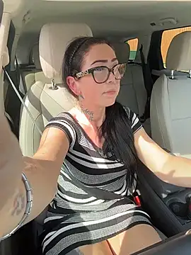 Its Lush Lily online show from April 23, 2:41 pm