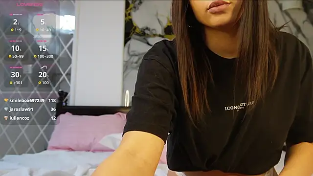 MazeeQuin online show from April 25, 1:41 pm