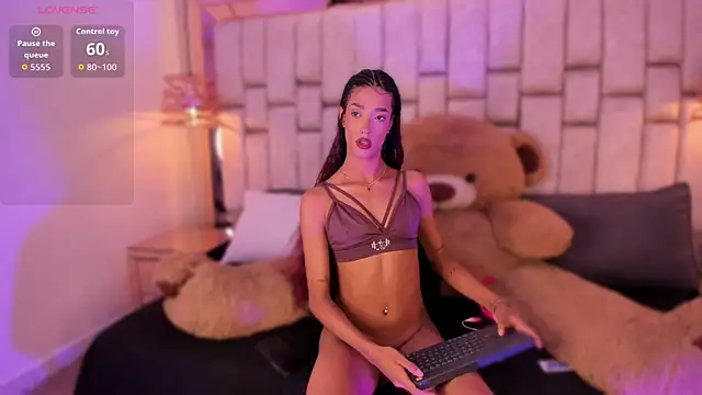 CurlyChanel online show from April 26, 3:48 am