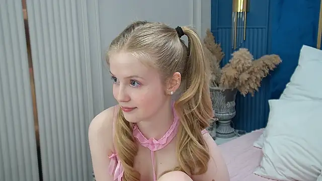 LilianHowards online show from May 17, 10:36 am