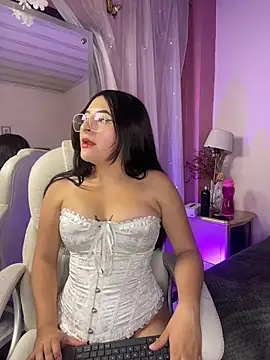 Maggiee 1 online show from July 11, 8:42 pm