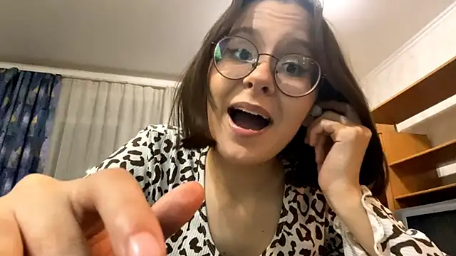 AlmaMitchell online show from April 21, 6:15 pm