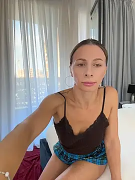 Mira Luna online show from July 5, 4:56 pm