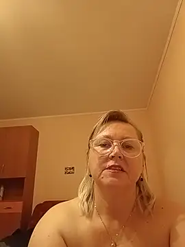 I amVeronicle online show from June 10, 8:29 pm