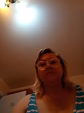 I amVeronicle online show from June 9, 11:09 am