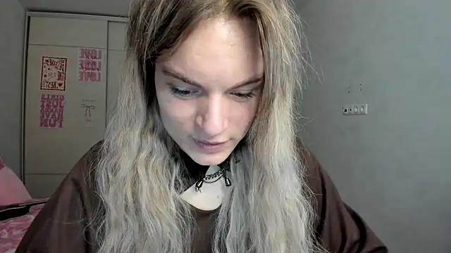 milliKira006 online show from May 10, 4:58 am