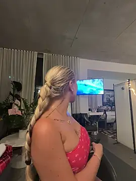 Karen Luxe online show from June 20, 1:20 am