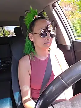 RaveMami online show from May 26, 2:49 pm