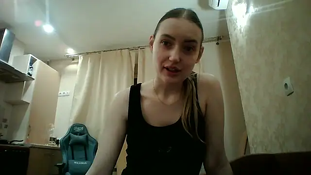 Lisanta online show from April 21, 6:04 pm