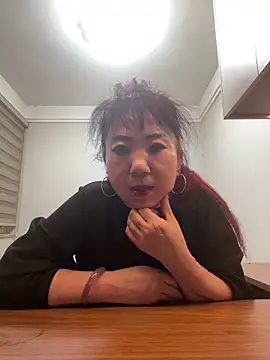 lucy-698 online show from April 28, 3:16 pm