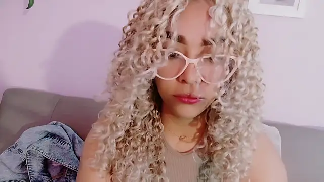 Luana curly online show from April 21, 2:35 pm