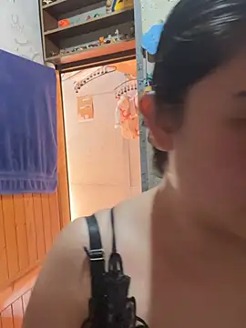 Lia Watson- online show from April 22, 5:10 pm