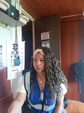 Ivon C online show from May 26, 1:43 pm