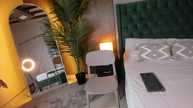 Chloefixxx online show from April 27, 8:50 pm