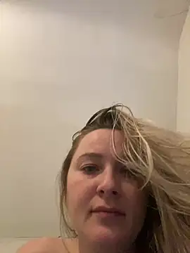 mamiiiiiiiiiiiiii online show from April 23, 11:07 pm