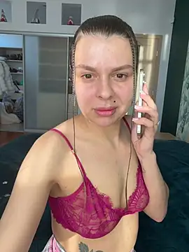 tooprettytobeeasy online show from April 27, 4:26 pm