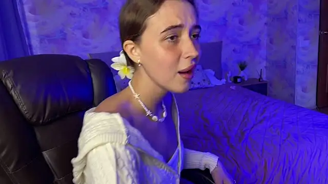 Tiana Belle online show from May 16, 1:19 am