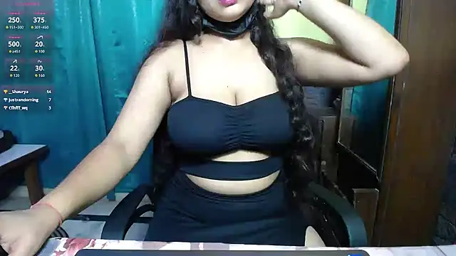 -Queenie online show from July 26, 8:05 pm