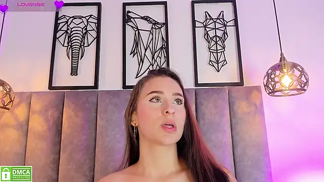 Vanne Queen  online show from August 2, 1:25 pm