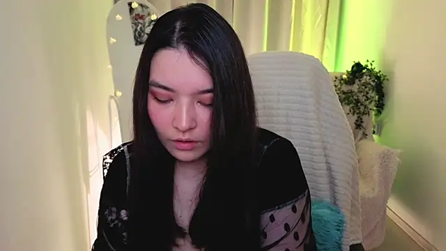 MomoRins online show from May 12, 9:54 pm