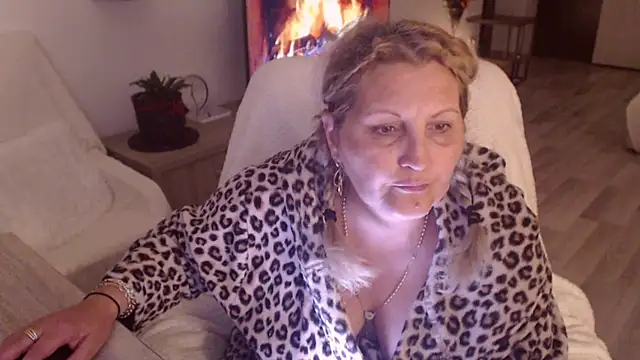 Divineblond online show from October 9, 9:30 pm