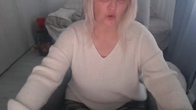 Divineblond online show from April 23, 2:30 pm