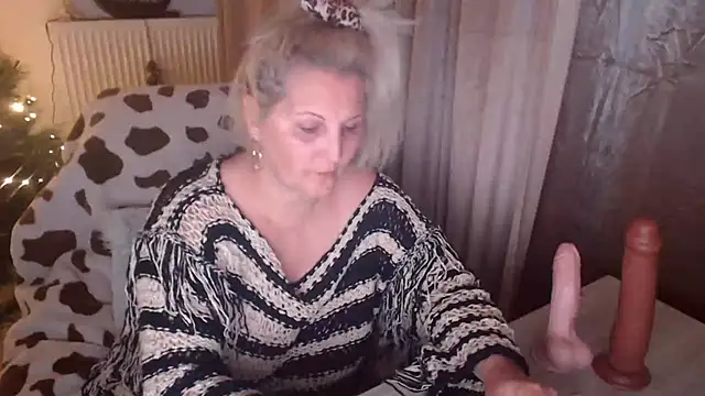 Divineblond online show from November 23, 5:25 pm