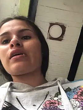 iris098765 online show from April 29, 2:42 pm